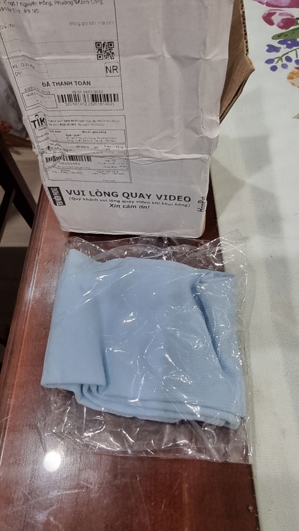 Đặt màu xanh như hình, tức là xanh đen, giao màu xanh khác da trời, không đunga yêu cầu.