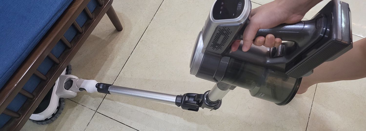 Giao hàng nhanh. Đóng gói cẩn thận, rất kĩ. Máy lắp ghép đơn giản, mình đã dùng thử máy hút rất tốt, lực hút mạnh, đa dạng nhiều đầu hút. Kết hợp cả đầu lau nhà luôn, lau sạch, mình mua còn đang được tặng thêm nước lau sàn nữa 🥰🥰.
Thiết kế có thể gập gãy được, rất dễ di chuyển hút dọn dưới gầm ghế, bàn mà ko cần phải cúi người. Sp đi kèm theo cả giá treo rất tiện và gọn luôn.
Đáng đồng tiền bát gạo, rất nên mua 😍 
Cảm ơn Shop đã tư vấn nhiệt tình.