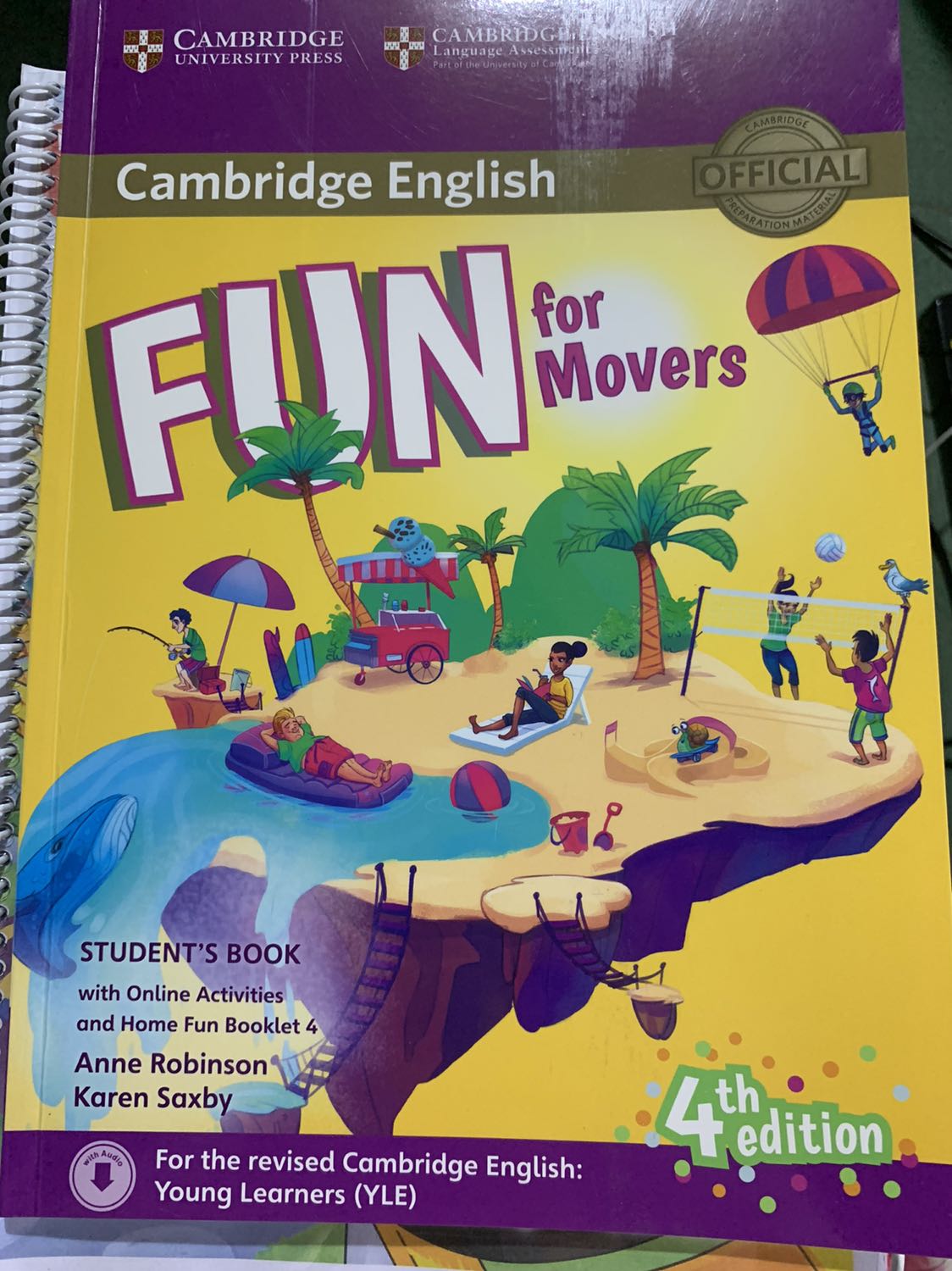 Sách hay, thích hợp cho giáo viên và học sinh trong việc dạy và học ôn thi đề Movers.