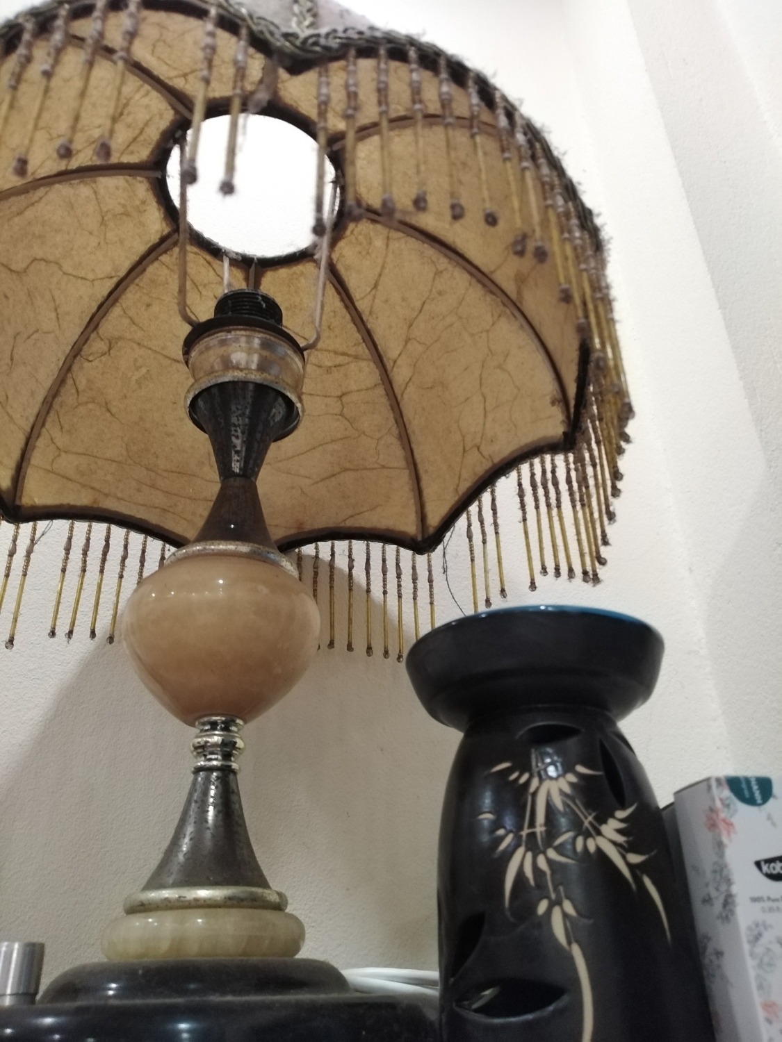 Nến đốt không mùi, mình chưa canh chính xác đốt được bao lâu nhưng thấy khá lâu á. Chắc tầm 3-4 tiếng. Bộ đèn đẹp với tầm giá này mình nghĩ đây 1 sản phẩm đáng đồng tiền bát gạo