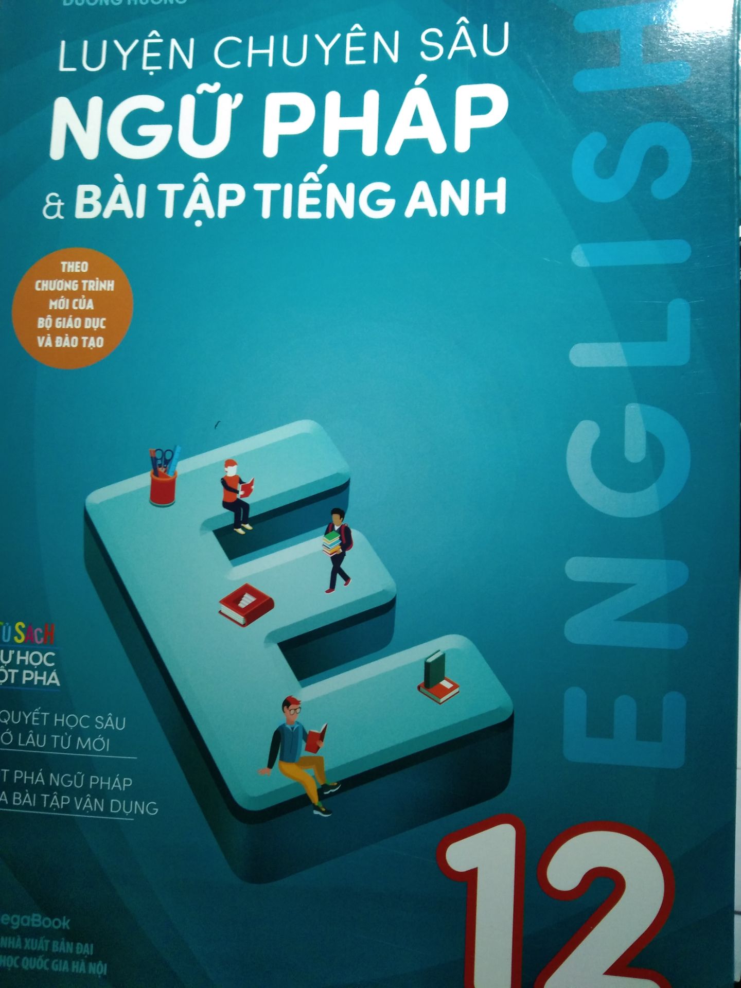 Sách in đẹp, nội dung rõ ràng, phân chia các dạng bài hợp lí. Đáng mua