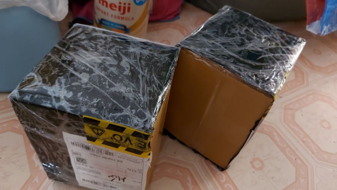 Đóng gói vô cùng cẩn thận, sản phẩm chính hãng, chất lượng. Giao hàng nhanh hơn dự kiến. Ủng hộ shop, ủng hộ Tiki. Đóng gói vô cùng cẩn thận, sản phẩm chính hãng, chất lượng. Giao hàng nhanh hơn dự kiến. Ủng hộ shop, ủng hộ Tiki.