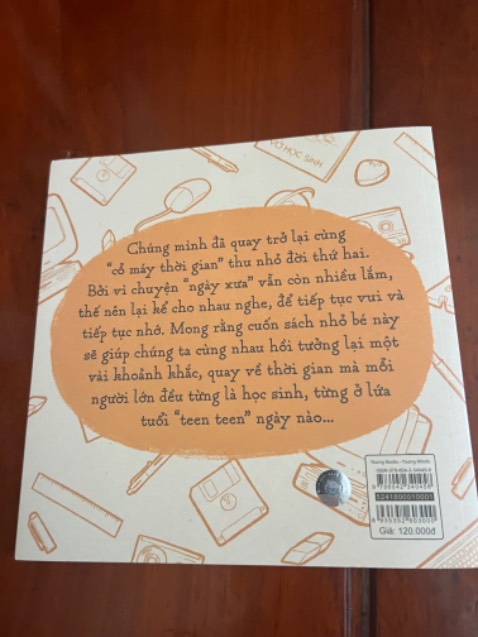 Nội dung phong phú hấp dẫn
Lời kể hài hước
Tranh minh hoạ sắc nét
Bé rất thích chủ đề những buổi họp phụ huynh căng thẳng.