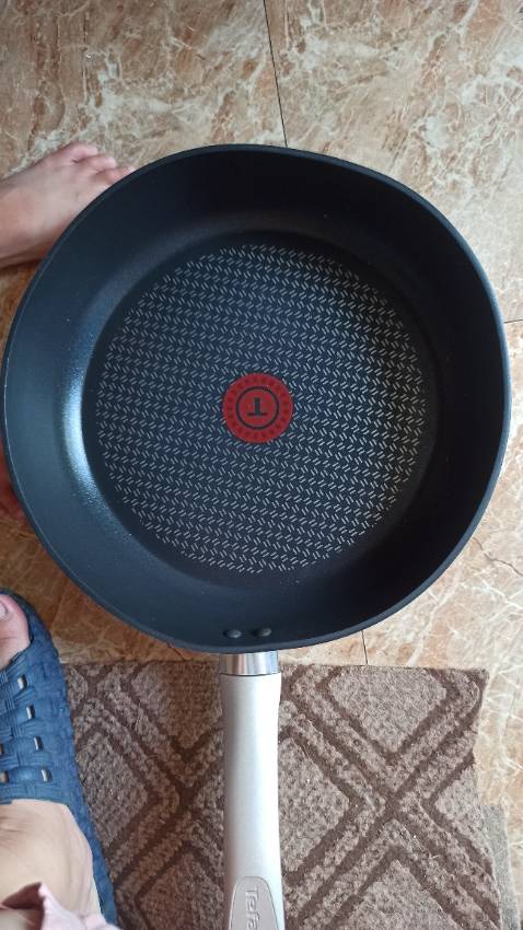 Tui mua chảo và nồi mà bị méo. Gửi hoàn hàng và mua đơn khác. Mua dc chảo khác vẫn méo thậm chí méo hơn huhu. Buồn