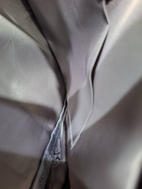 Đường may khá kỹ, cảm giác rất ưng ý với tầm giá. Nên mua