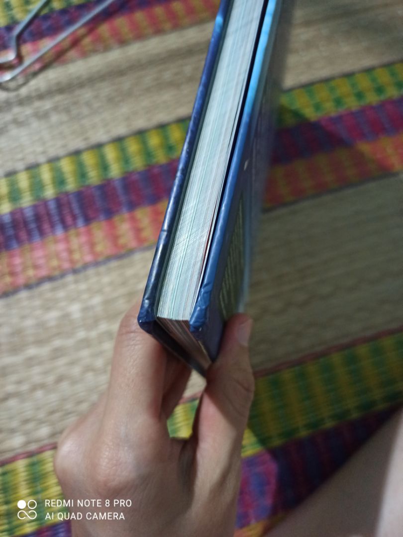 Sách hơi cũ với bị móp ở góc nhưng nói chung giá rẻ nên cũng ok ?