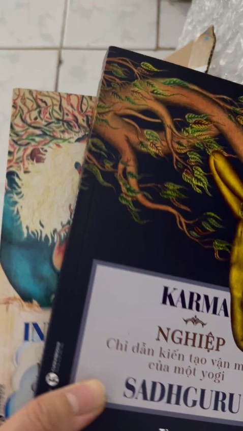 Sách giao tới bị bẩn bìa và gáy, cạnh giấy, rất thất vọng