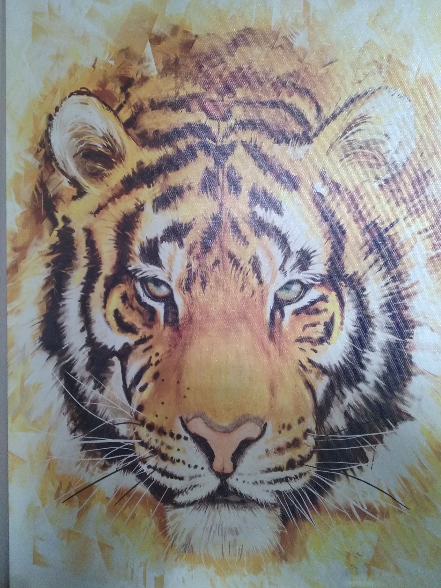 Ảnh rất sắc nét, khung gỗ siêu nhẹ ?