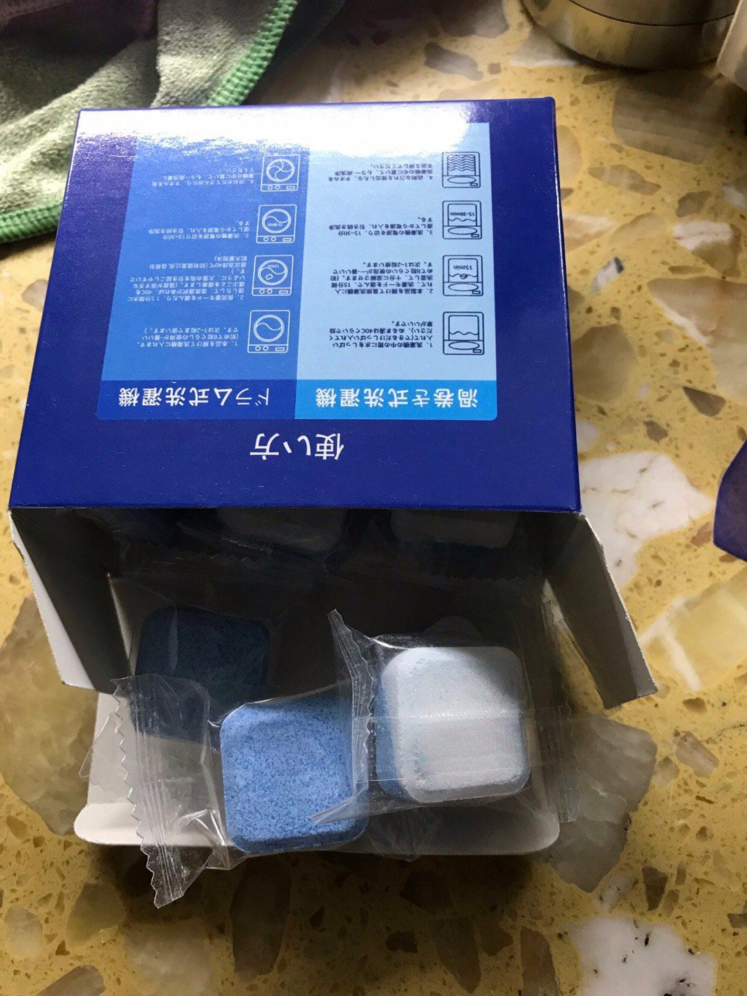 Đã nhận đủ số lượng sản phẩm. Shop đóng gói khá tốt. Hộp bị móp nhưng viên bên trong không sao nên thôi bỏ qua. Giao hàng nhanh. Cảm ơn shop nhé!