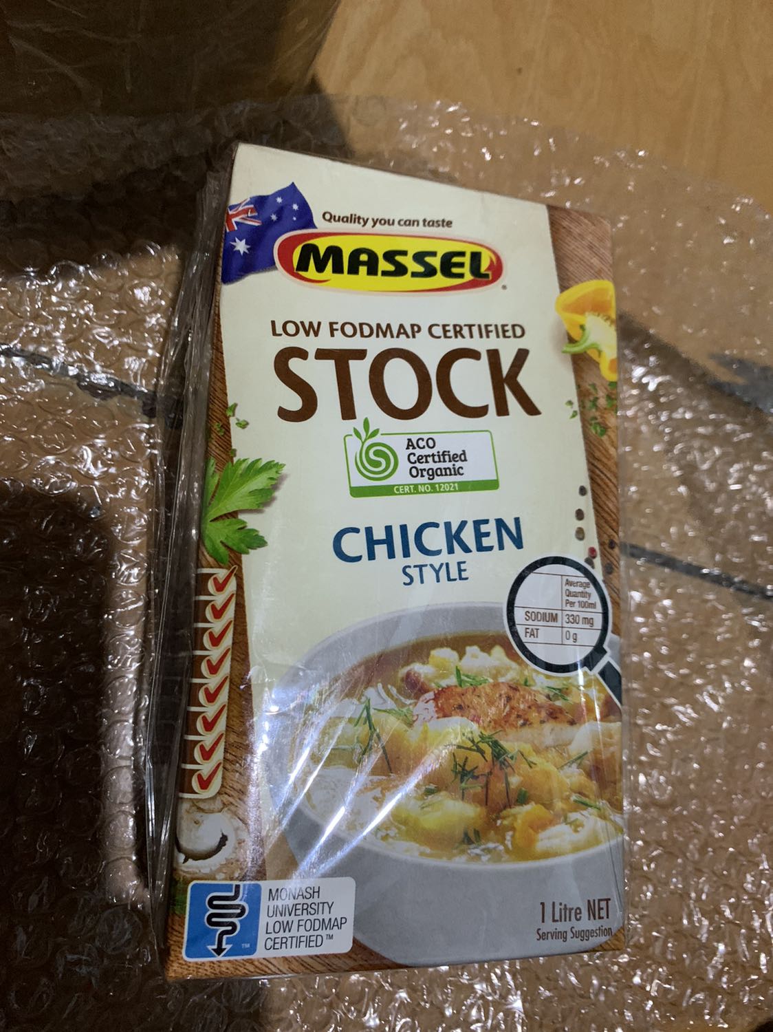 Hàng chính hãng, giao hàng nhanh hơn dự kiến đặt tối hôm qua mà sáng hôm sau đã có hàng. Đóng gói  kỹ, sạch sẽ. Mua trong đợt khuyến mãi nên được tặng hộp nước cốt gà. Cảm ơn Shop!