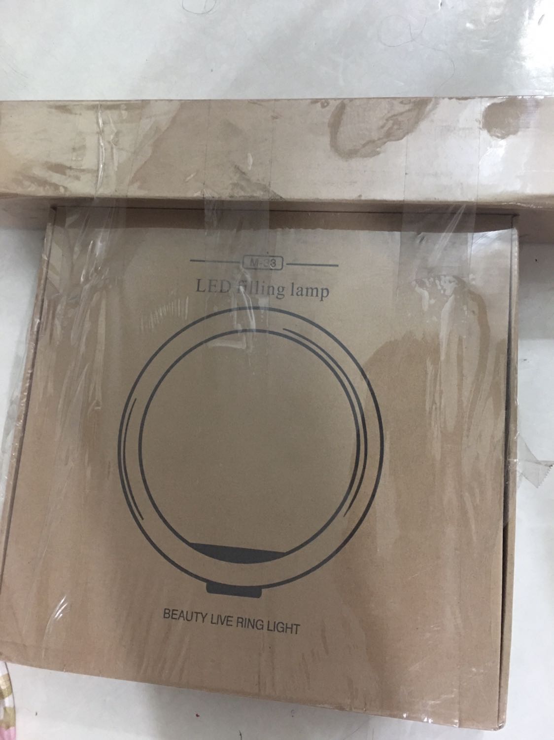 Đèn ok, không có hướng dẫn sử dụng (mặc dù dễ nhưng cũng nên cần có). Shop phục vụ ok.