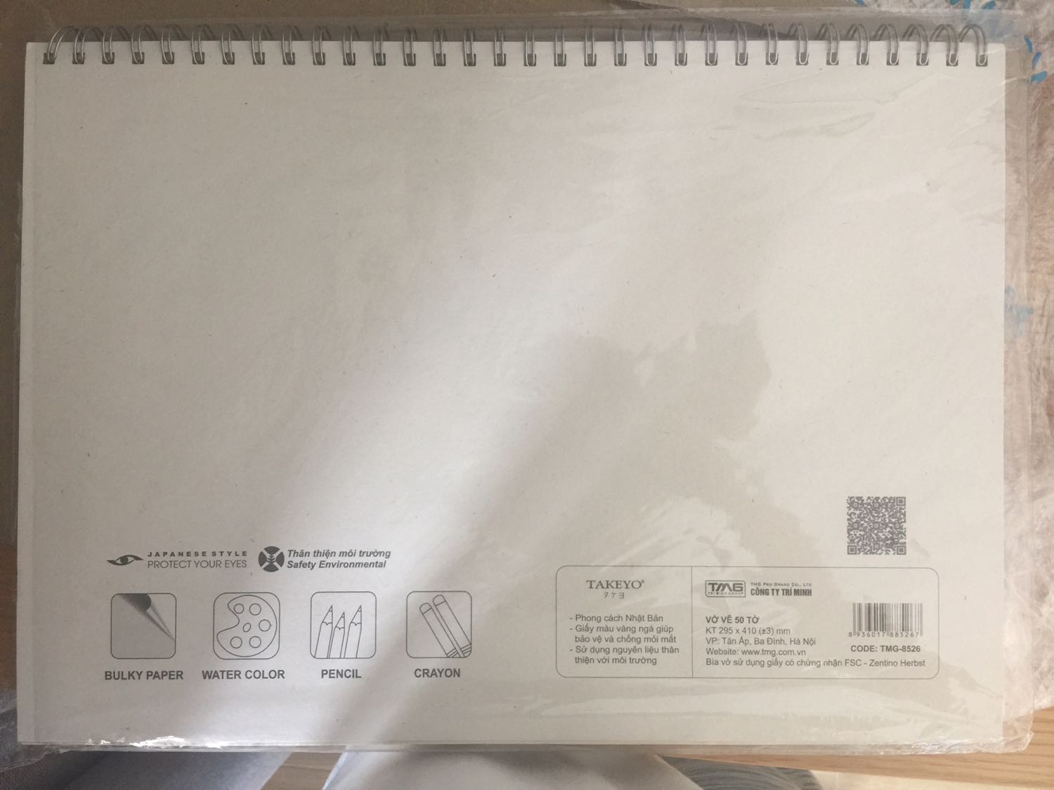 Lúc đầu mình đặt mua vì những mẫu sketch book ở trên hình mẫu đẹp, nhưng khi nhận hàng lại giao cho mình mẫu này thì mình cũng hơi buồn. Nhưng mình vẫn đánh giá 5 sao vì giao hàng nhanh và chất lượng khá tốt.