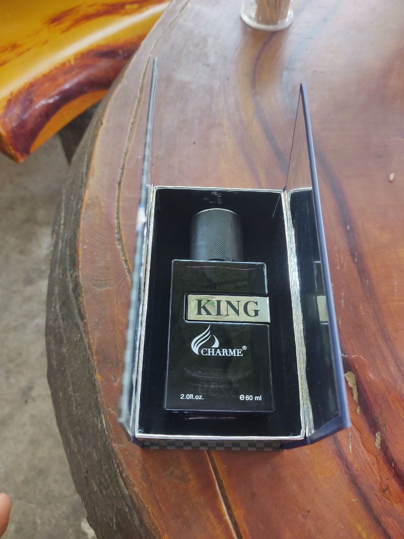 hàng giao đúng dự kiến, nguyên hộp không móp méo. mùi hương thơm khá nồng không đặc biệt lắm, độ lưu hương còn phải qua thời gian sử dụng. trước mắt thì khá hài lòng. cám ơn tiki.vn và nhà phân phối.