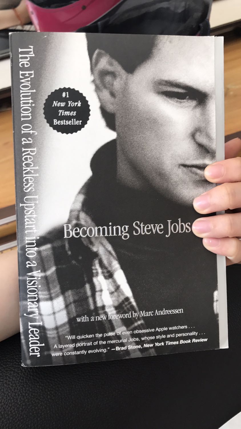 Nhận được sách thấy hụt hẫng quá trời :(
Bìa sách cũ và nhăn, một số chỗ hơi tróc ra, trang sách cũng úa vàng :(( tiki đóng hộp rất vừa vặn nhưng khui sách ra mình thấy thất vọng lắm luôn