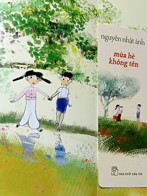 sách rất xinh không gì phải bàn, giấy mịn đẹp mắt, bìa cứng được in chìm nổi, quà tặng không dư không thiếu, chỉ thiếu chữ ký bác Ánh do chưa may mắn 😭 nhưng ksao hehe