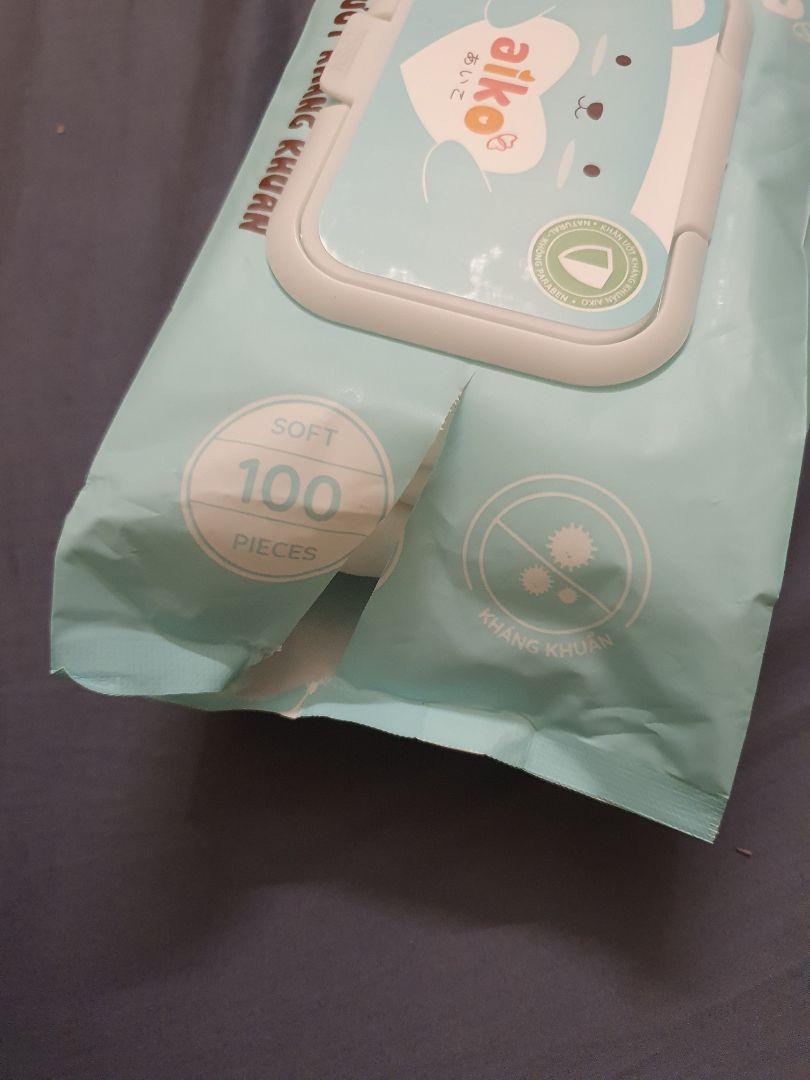 Không hiểu sao lại kèm gói rách toang như thế này, mình vừa nhận được xong