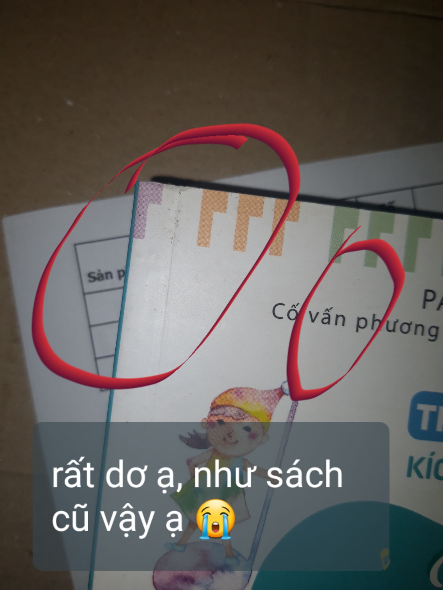 mình đã liên hệ tiki để hỗ trợ đổi trả. tiki thì nhiệt tình trong việc giải quyết những tình huống. mình chỉ không hài lòng về chất lượng đóng gói sản phẩm thôi. còn sách mang nội dung về việc tổ chức trò chơi cho trẻ nhỏ cũng ổn.