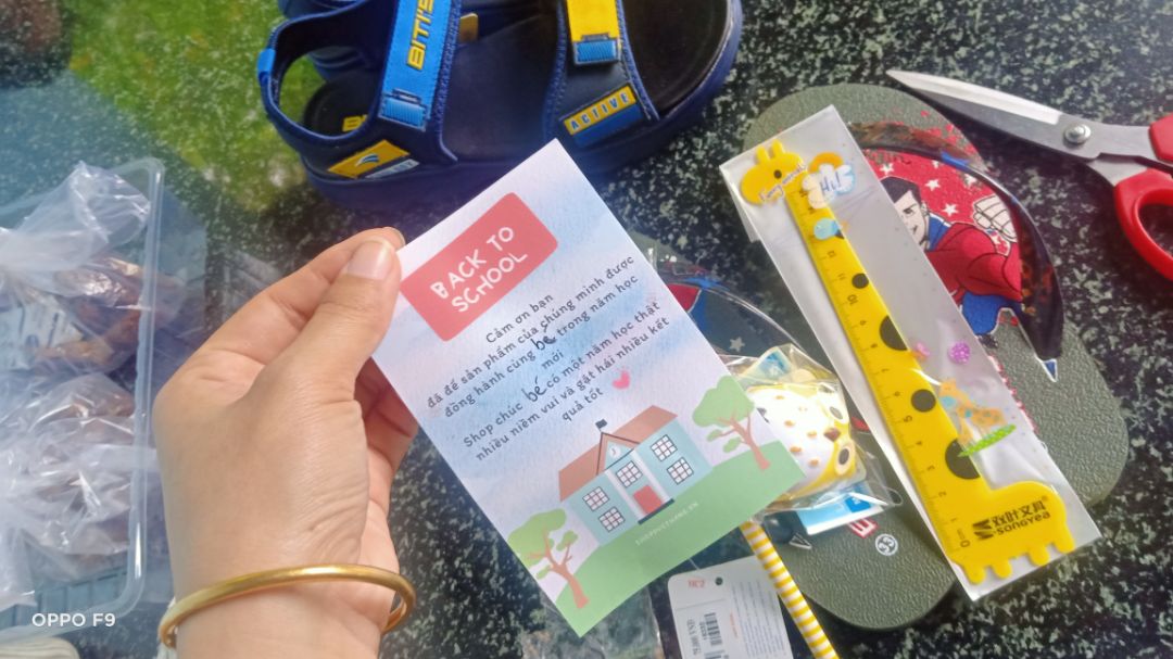 SP tốt shop có cả thư cảm ơn vs quà tặng cho bé.