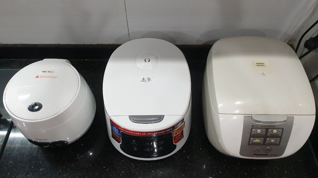 Đã nhận nồi Tefal và chảo tặng kèm rất nhanh. Nồi 1L có kích thước to hơn so với nồi 0.8L của L&L, nấu thoải mái cho 3_4 người. Ảnh so sánh nồi 1L Tefal với nồi 0.8L và nồi 1.8L cho các bạn dễ chọn lựa.