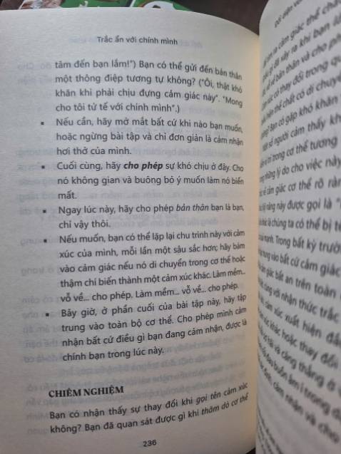 Rất thích mua sách ở tiki. Sách đóng gói đẹp. Mới. Mua vào dịp lễ dc tặng cả 1 lốc sữa thật bất ngờ và cảm thấy ấm áp, vui. Cảm ơn tiki. Sách mình chưa đọc nhưng được giới thiệu nội dung cũng khá hay nên mình mua.