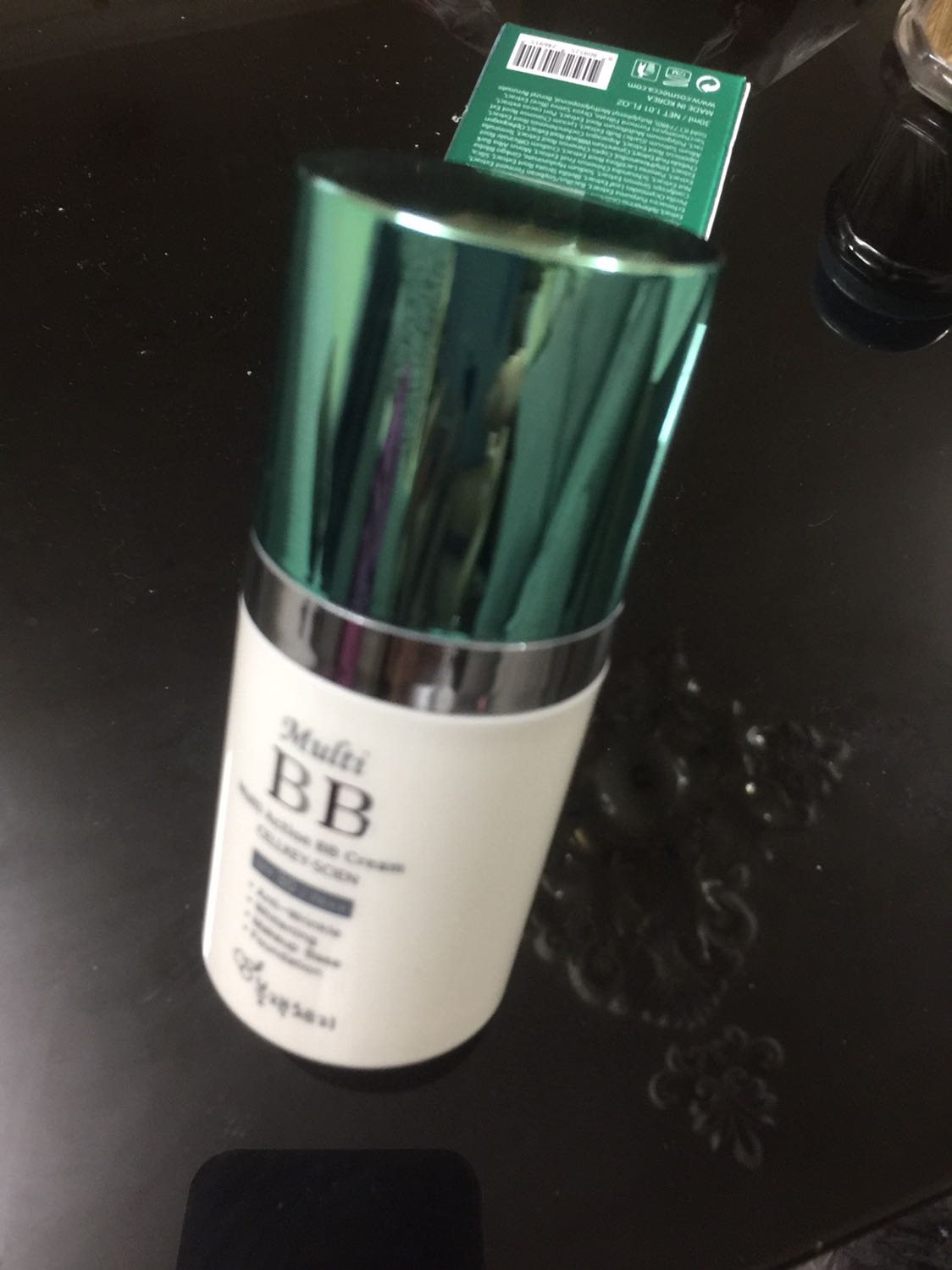 Lần nào mua hàng của shop cũng thấy hài lòng. Chất kem nền ẩm ẩm mát mát. Lớp kem kh quá dày, mình sử dụng kh thấy da bị bí như một số sản phẩm đã từng dùng. Kem che khuyết điểm tốt lại còn lâu trôi nữa. Rất đáng đồng tiền. Shop giao hàng nhanh, đónh gói đẹp