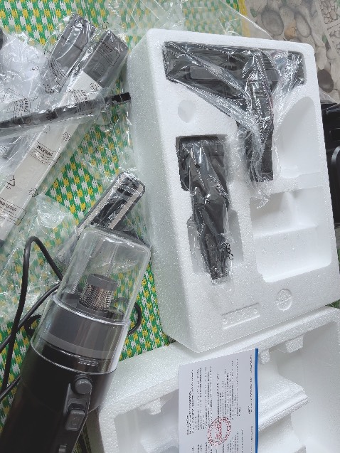 Lực  hút điều chỉnh đc mạnh nhẹ rất tiện ạ. Hàng chính hãn đầy đủ phụ kiện và các khớp nối đều có nấc giữ rất tiện lợi chắc chắn . M rất thích đồ của look & looK. Ytam khi sd . Trc mua 8 gối  và 2 bếp nướng  
của hãng cho cả dùng rất thích mng ạ. Sẽ ủng hộ hãng lâu dài ạ