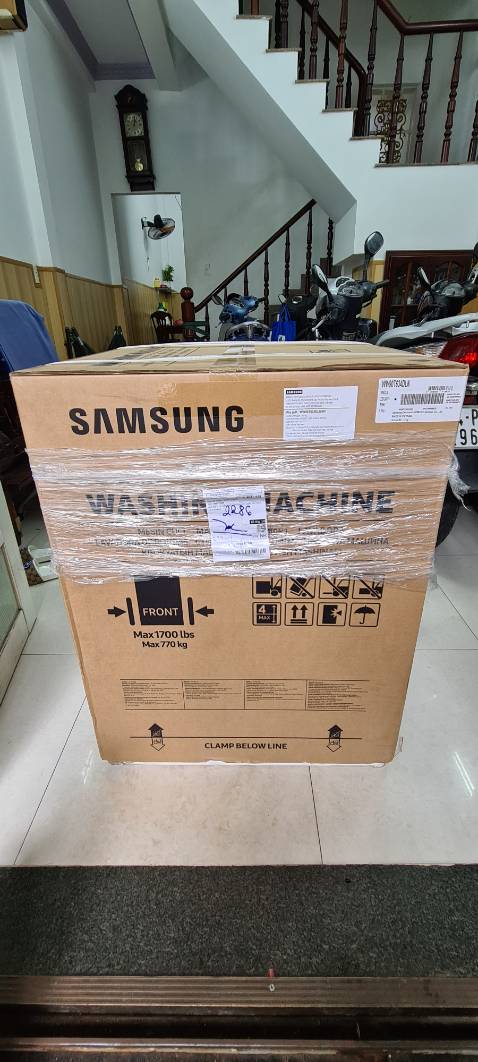 Đề nghị TIKI nhanh chóng giải quyết:
- Đặt hàng ngày 10/10, hẹn 18/10 giao hàng, sau đó báo giao trể sau 25/10.
- Ngày giao hàng lần 1 (26/10) thì tài xế giao hàng báo xe tải không vào nên hủy giao hàng.
- Ngày giao hàng lần 2 (27/10) giao nhận bình thường, sau đó hẹn lắp đặt.
- Sáng ngày 28/10 nhân viên lắp đặt xong thì tôi phát hiện mặt trước của máy giặt đã bị bể, báo nhân viên lắp đặt. Nhân viên lắp đã tiếp nhận và báo về Công ty nhưng tôi không thấy Công ty liên hê lại.
- Liên hệ Tổng tài để phản ánh giải quyết thì mới được ghi nhận nhưng không thấy hướng giải quyết{ Tổng đài TIKI có thu phí nhưng liên hệ 3_5 lần mới gặp được nhân viên, mặc dù không liên hệ được nhân viên nhưng hệ thống Trả lời tự động vẫn thu thu phí 1000đ/phút)