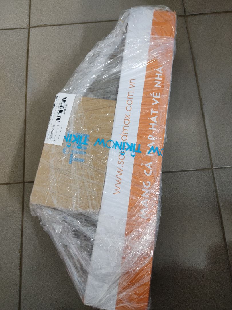 Sản phẩm đúng như mô tả, mình đặt mua ngày 26/08/2020 do Tiki Trading phân phối nhưng sao trên sản phẩm lại dán tem ngày 03/05/2020. Tiki xem giải thích cho mình với được không? Sản phẩm đúng như mô tả, mình đặt mua ngày 26/08/2020 do Tiki Trading phân phối nhưng sao trên sản phẩm lại dán tem ngày 03/05/2020. Tiki xem giải thích cho mình với được không?