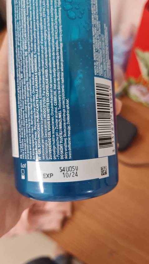 Mình nhận hàng tháng 9, và tháng 10 hết hạn? Mong mọi người cân nhắc khi mua hàng của shop để tránh mất tiền giống mình. Giá 1 chai cũng không hề rẻ. Hơn 400k lận.