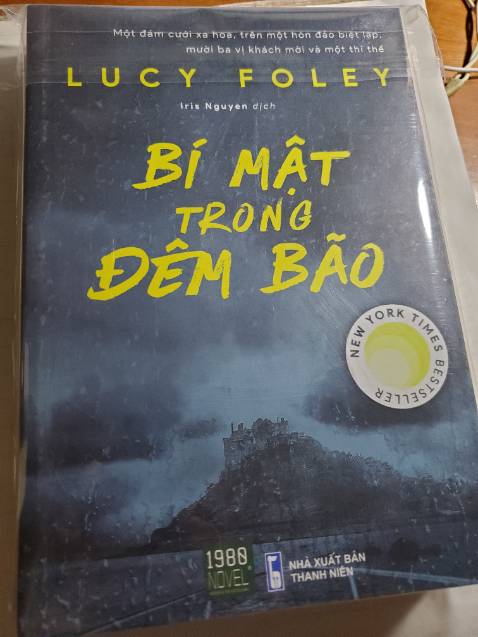 Nội dung hấp dẫn, đã được dựng thành phim. Mk chưa kịp đọc hết Nội dung, nhưng rất recoment những bạn thích đọc trinh thám. 10 điểm cho khâu đóng gói vận chuyển.  Cảm ơn tiki đã sale