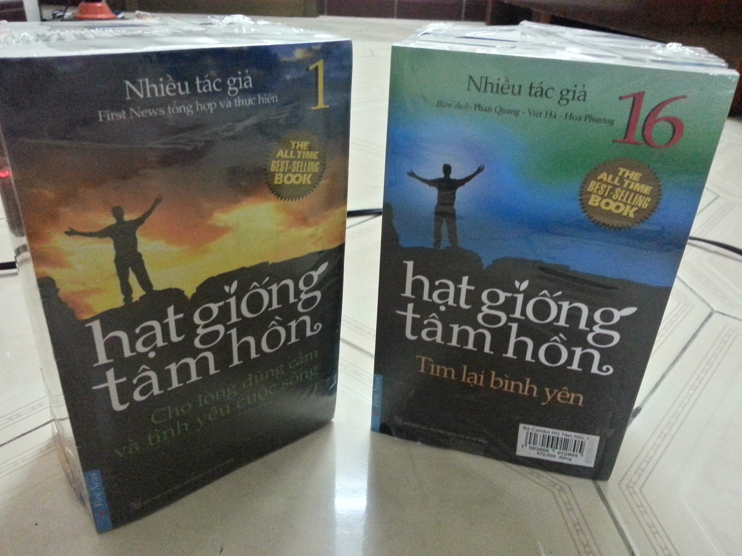 Giao hàng đúng giờ, đóng gói hàng cẩn thận, nội dung rất hay và ý nghĩa trong cuộc sống phù hợp với mọi lứa tuổi từ học sinh, sinh viên, người đi làm, hay những người lớn tuổi, hơi tiếc là có 1 vài chỗ chữ in mờ và sai chính tả, chất lượng giấy khá tốt. Nếu giấy hơi vàng tí thì nhìn sẽ sang chảnh hơn. Hài lòng với bộ sản phẩm này.