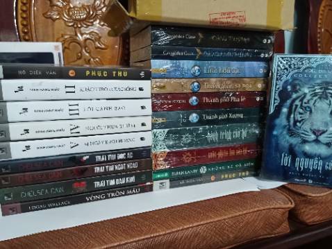 Sách mới nguyên seal luôn