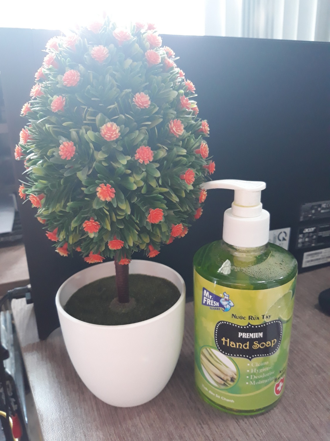 Hàng giao đóng gói cẩn thận , mới , sạch , tuy nhiên mùi thì không thích , y chang mùi xà bông bột , chả thơm tẹo nào , mua rồi thì phải dùng thôi .