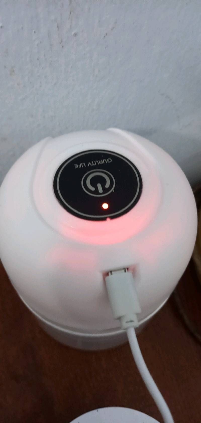 đóng gói hàng chắc chắn, không bị bể hay trầy gì luôn, máy xay tốt, lưỡi dao bén. lực máy xay cũng oke, xay rau củ gia vị thì thoải mái