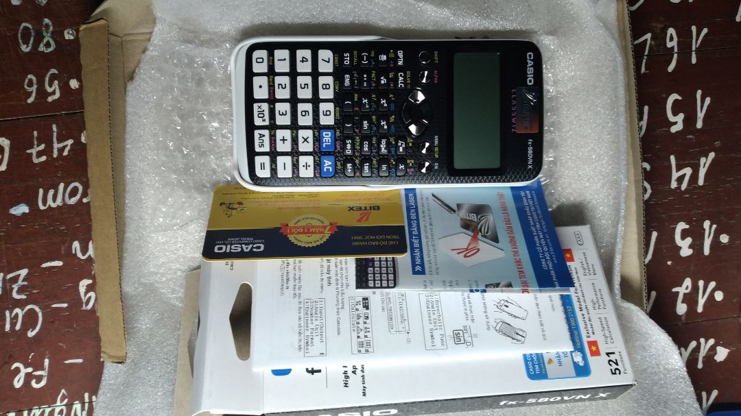 Ừm..... Khá là ổn áp nha mn. Trời mưa nhưng hàng đc bọc cẩn thận nên vẫn nguyên vẹn. Bên trong đóng gói tốt, đầy đủ cả bảo hành lẫn hdsd. Lúc lắp vào cx bị vênh như mn hà 😂. 
Hay chả biết thiết kế của nó như vậy nữa. Bay 1 phần tiền mừng tuổi tết nhưng thấy cũng đáng 😭 Tất cả đều vì kì thi ĐH sắp tới. 
Cố lên nha hỡi tôi và các bạn 2k4 ơi!