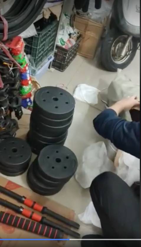 39kg tạ + 1kg thanh đòn.

Hàng giao đầy đủ, tạ ko sứt mẻ và hỏng hóc gì. Chất lượng tốt

Ship nhanh nữaaa. Cảm ơn shop