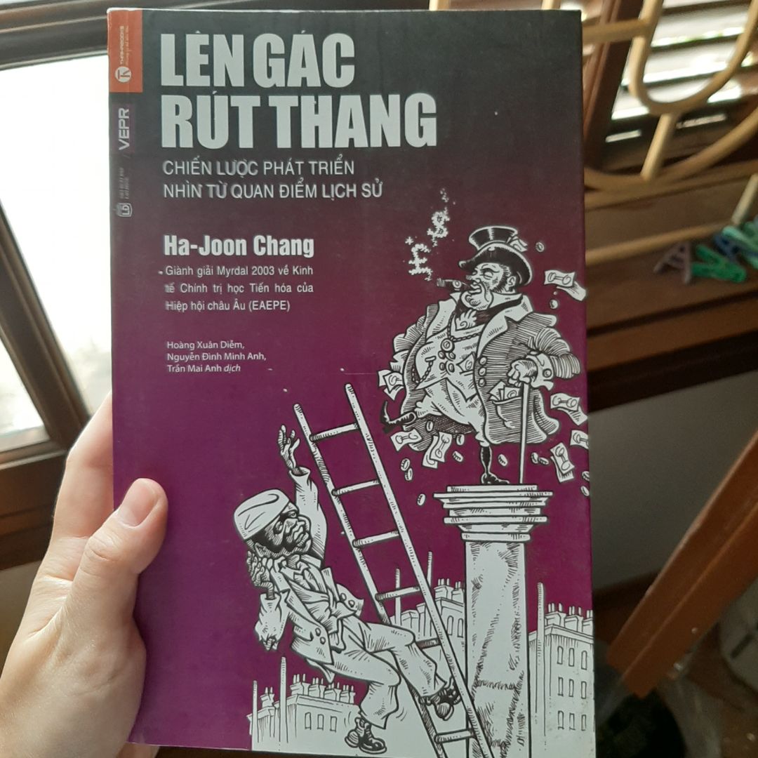 Nội dung trong sách 5 sao nhưng shop làm mình hơi thất vọng.? Mình luôn chọn mua sách trên tiki dù giá có đắt hơn vì mình cảm thấy yên tâm về chất lượng. Sách lần này mình nhận được rất cũ, bìa sách bám bụi  bên trong trang giấy ngả vàng và bị nhàu.