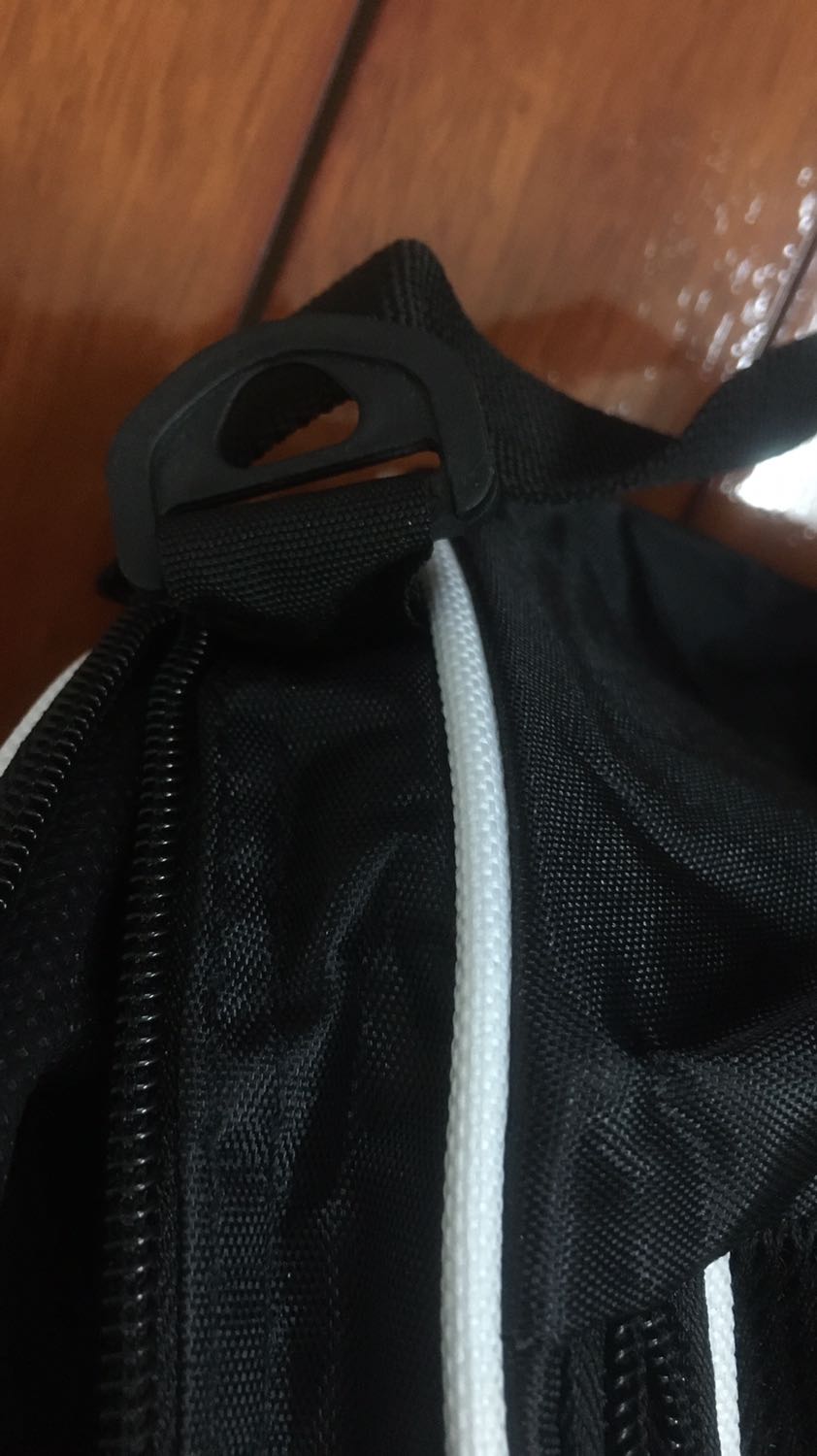 Được nhưng thiếu dây đeo chéo. Mong shop lần sau giao hàng cho khách đầy đủ