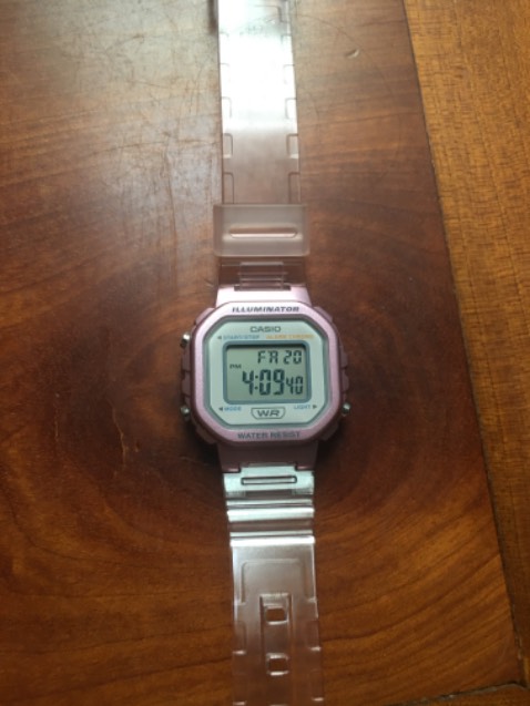 Đồng hồ đẹp, phù hợp bé gái tiểu học.