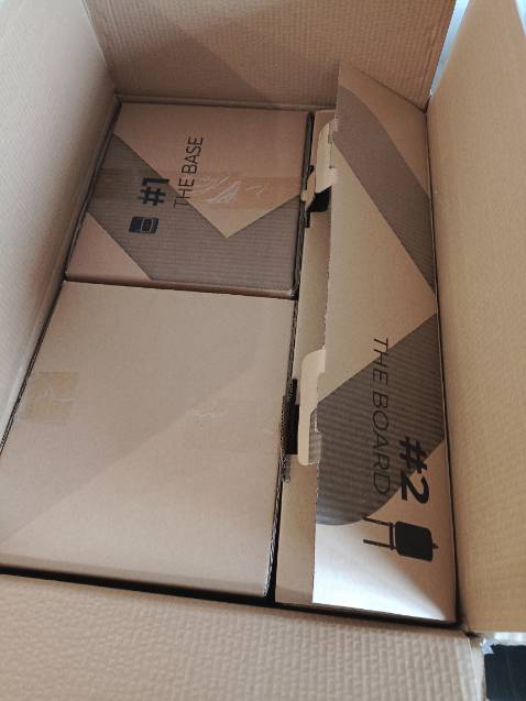 Sản phẩm rất tốt, đúng mô tả. Lúc đầu mình cũng hơi băn khoăn vì có một review nói rằng tay cầm nóng, nhưng khi sử dụng thì không nóng đến mức như vậy, rất an toàn. Nhiệt đều, hơi mạnh, là quần áo rất thích, đây là sản phẩm bàn là hơi nước mình dùng thích nhất từ trước đến giờ. Đóng gói rất cẩn thận, giao hàng nhanh, giá cũng hợp lý.