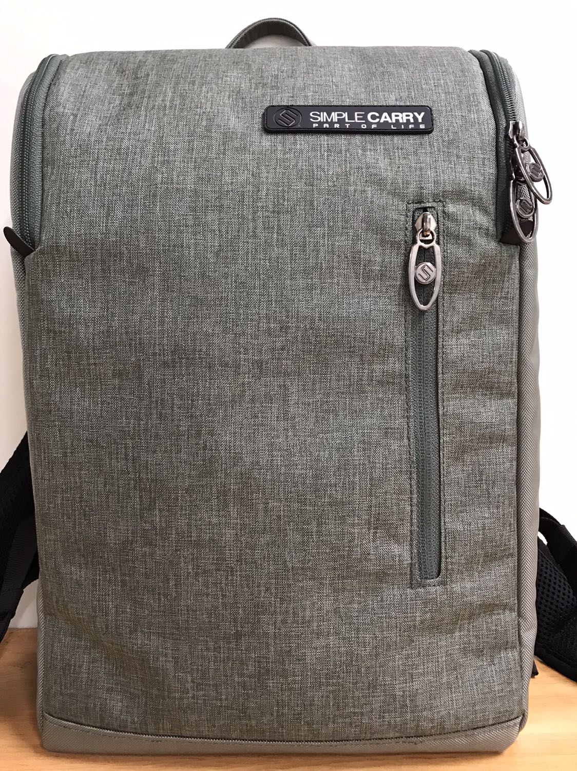 Ba lô đẹp, đường may chắc chẵn.