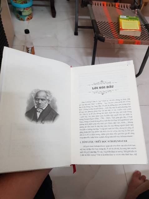 Bìa sách thì có nơi hơi cấn 1 tẹo, nhưng mà giao nhanh.