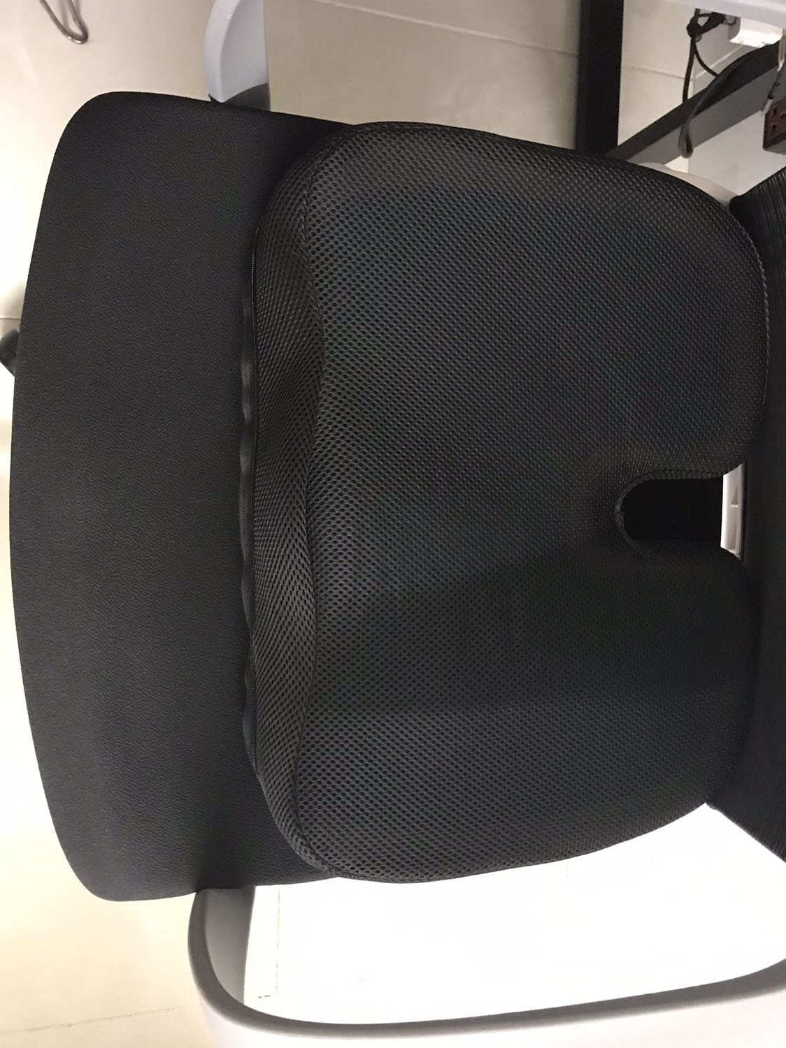 Sản phẩm okie, phù hợp tầm giá. Nhưng mình cảm thấy khá khó chịu khi đọc tờ cảm ơn đi kèm. Đoạn thứ 2 cứ như bạn hăm doạ khách hàng vậy. Đáng lẽ cho thấp sao nhưng sản phẩm okie nên mình nói để các bạn rút kia kinh nghiệm.