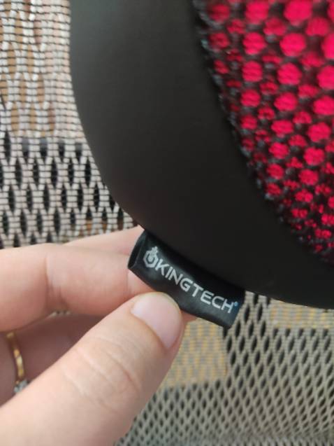 Đọc thấy nhiều đánh giá quyết định mua, nhận hàng sau 5 ngày. Sơ bộ thấy gối này có kết cấu đẹp, chắc chắn, nhiệt cũng khá ấm, máy không bị lệch bi khi nằm len, m hay dùng để massage sau cổ. Dây đai có thể điều chỉnh độ rộng nen có thể gắn được trên ghế nha mn. Phụ kiện nhận dc 2 củ sạc, 1 củ dùng thường xuyên, còn k biết 1 củ còn lại để cắm vào đâu T_T. Bao bì ok, đóng gói kỹ. Vote uy tín ak.