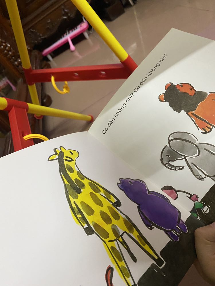 cuốn này con trai mình mê lắm vì thích các bạn động vật trong truyện, sách chính hãng yên tâm an toàn cho con
