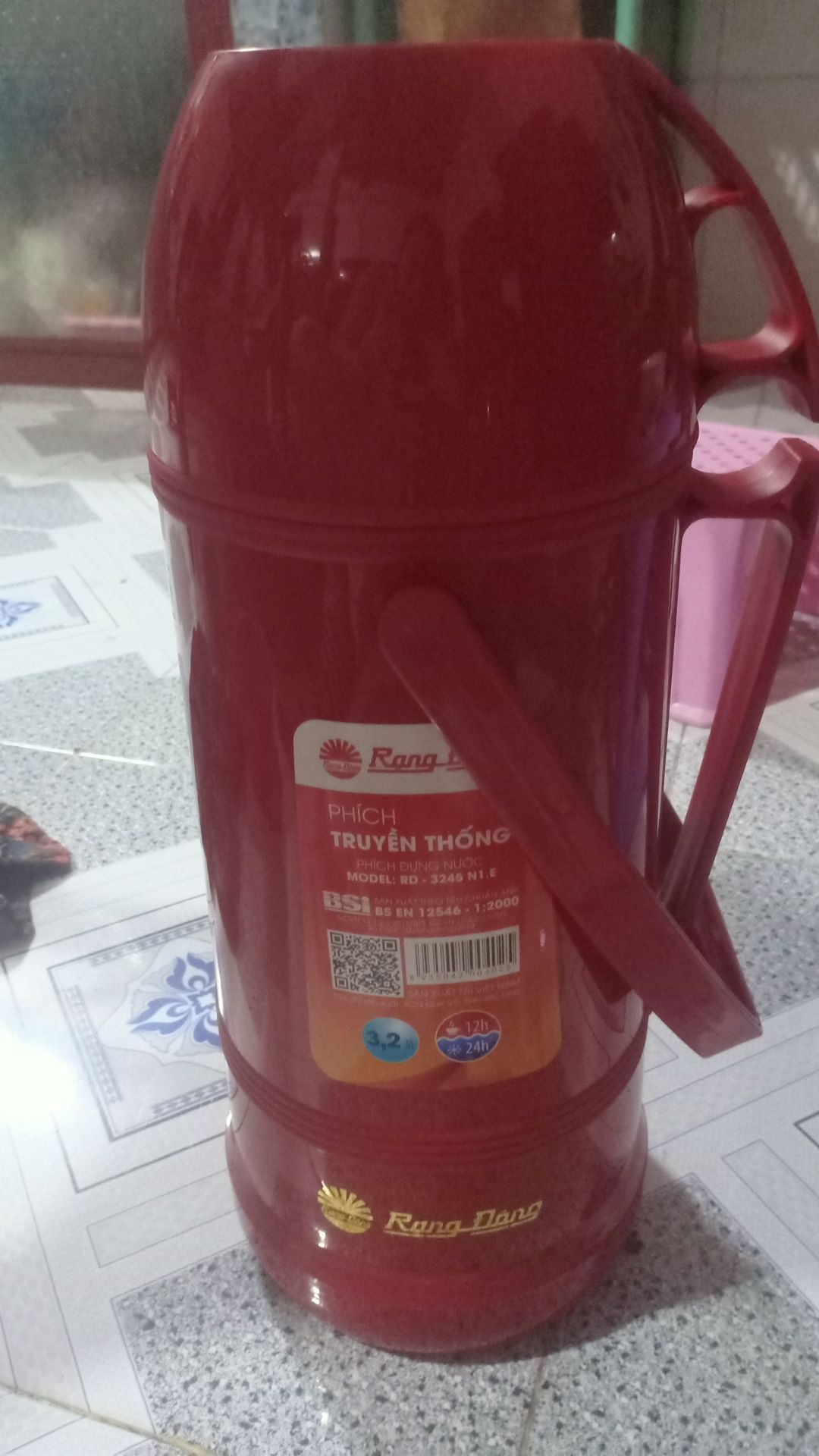 nhà mình trước giờ xài bình thủy rạng đông mua ở cửa hàng nay mua trên mạng cũng lo lắng mà đóng gói cẩn thận ghi chú rõ hàng thủy tinh dễ vỡ xin nhẹ tay