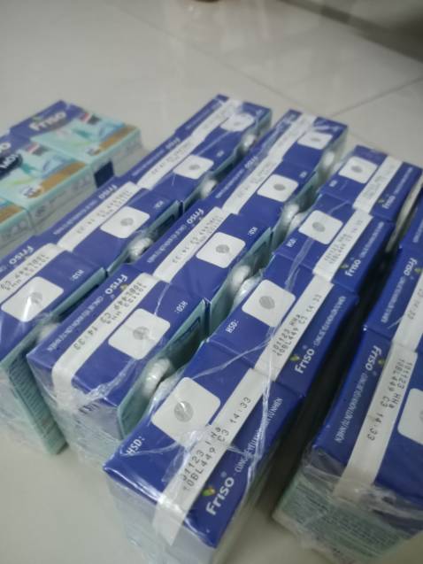 Đơn hàng móp méo bể vỡ. Bao bì không tốt. Kiến vào rất nhiều. Nhìn như hàng giả kém chất lượng so với 1 sản phẩm chính hãng