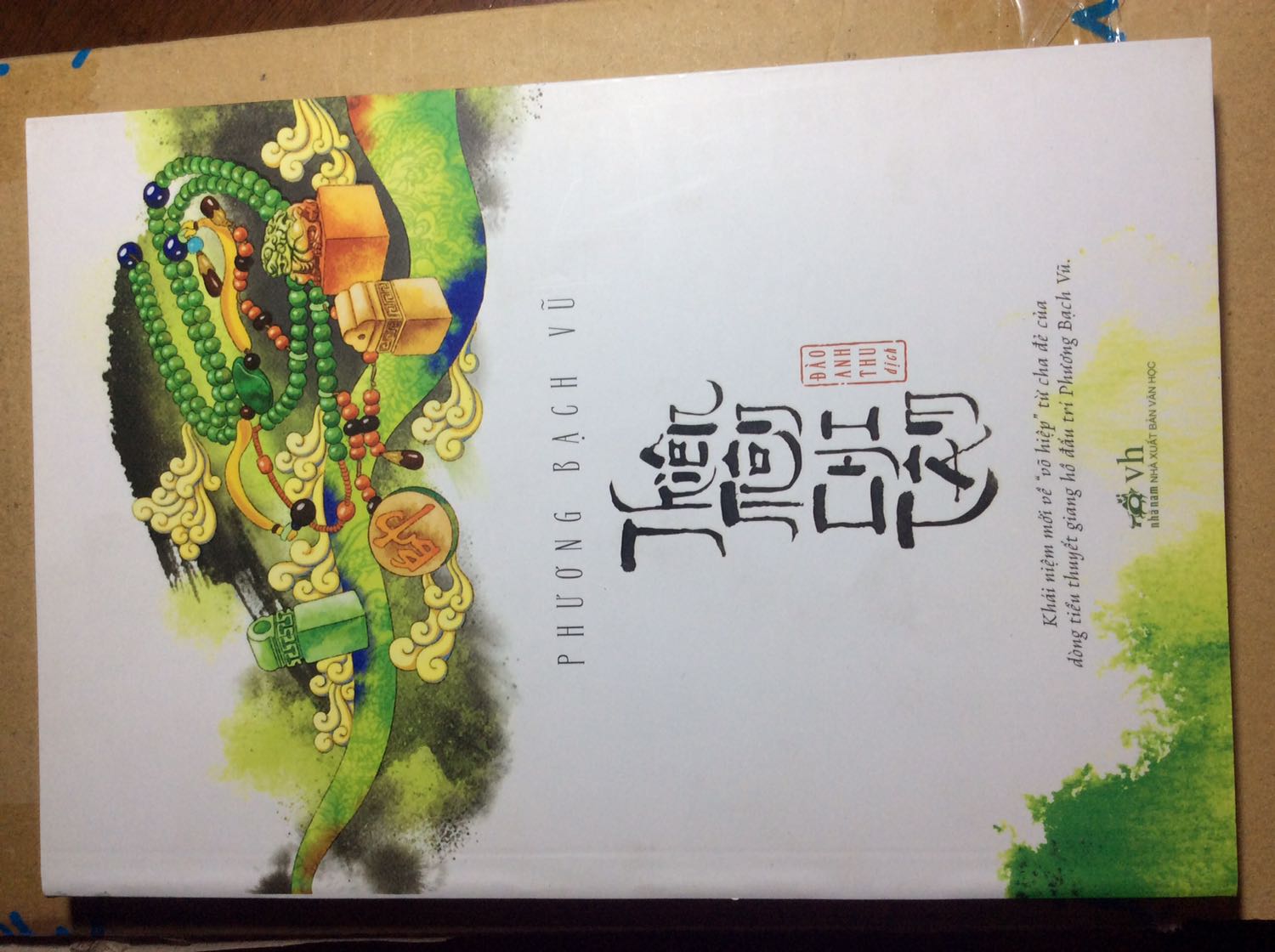 Giao hàng đúng hẹn, hàng nguyên vẹn. Tuy nhiên quả barcode trông đau đớn quá :’( hàng tồn 3 năm không tránh khỏi chút xước, bụi và quả này. Chịu chăm thì mới như thường, cơ bản là đẹp sẵn rồi