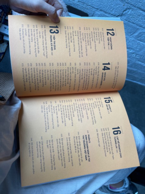 Nội dung chung chung, ko hấp dẫn lắm. Giấy ko được dày và đẹp như những cuốn khác của Hashtag