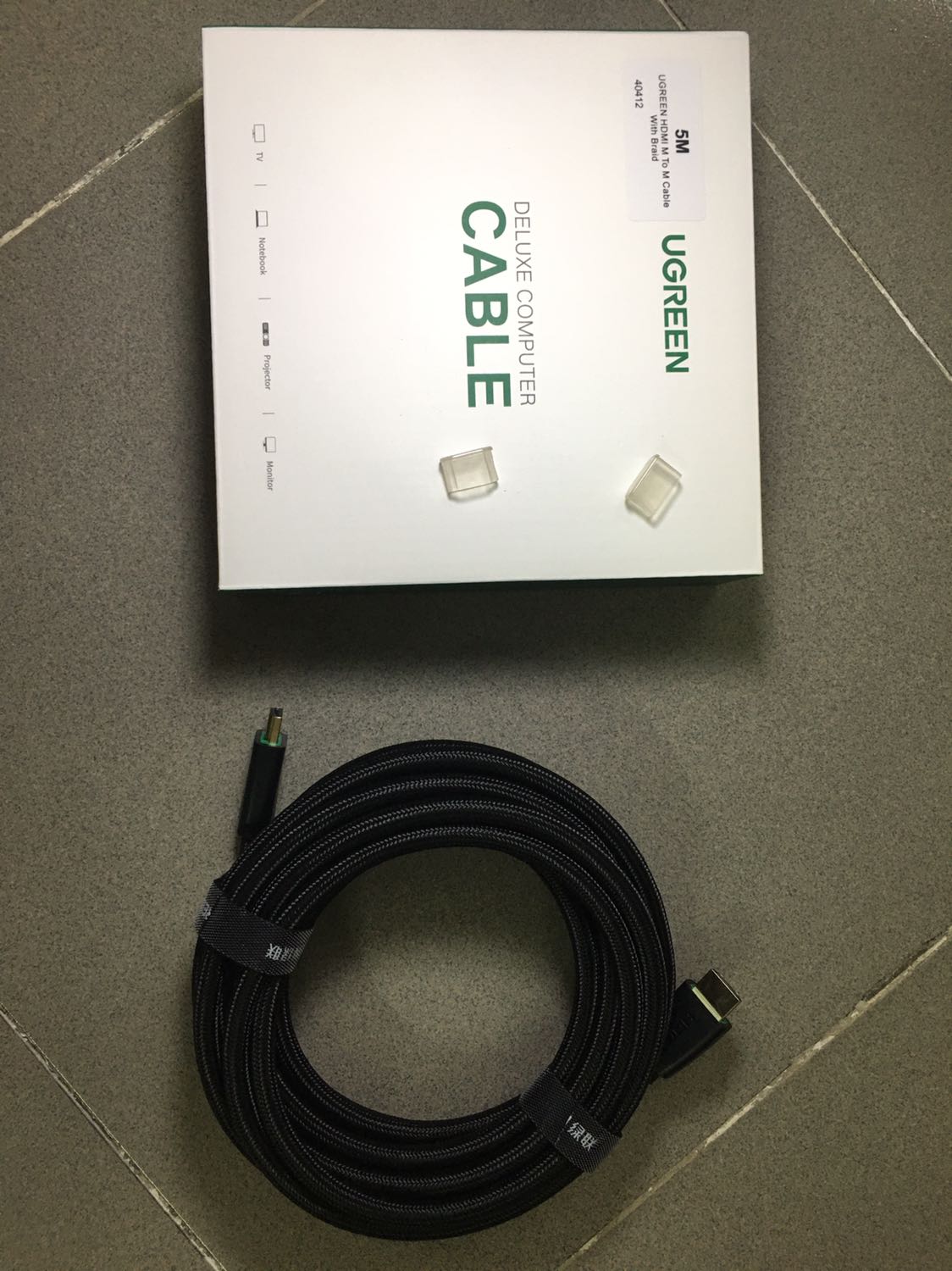 Hộp đẹp mới nhìn tưởng như cuốn sách. Dây dài thoải mái nối. 2 đầu cắm được 2 miếng nhựa bảo vệ kỹ càng rất chu đáo. Mình cắm nối máy chiếu và laptop dell để chiếu rất ok. Khi cắm hình ảnh và âm thanh ra máy chiếu hết nên phải thao tác lại một chút ở biểu tượng loa trên window để giữ cho tiếng ra dàn loa mà mình kết nối với lap. Tóm lại là rất hài lòng.